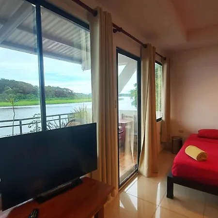 Tortuguero Adventures Guesthouse Exterior photo