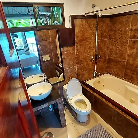 Tortuguero Adventures Guesthouse Exterior photo
