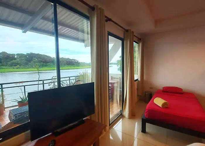 Tortuguero Adventures Guesthouse